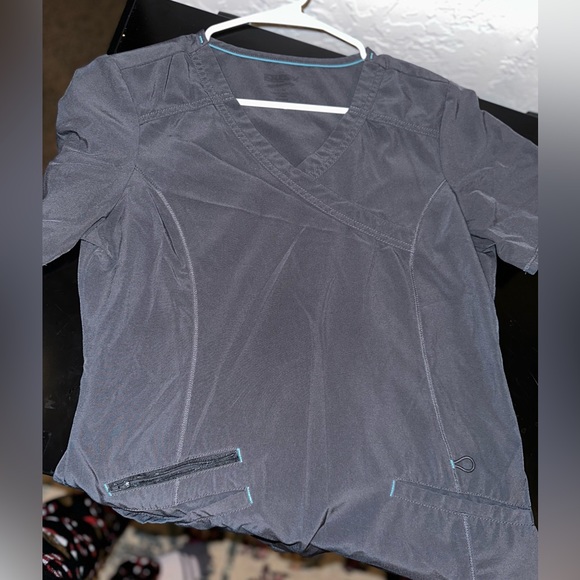 Gray scrub top - Picture 2 of 2